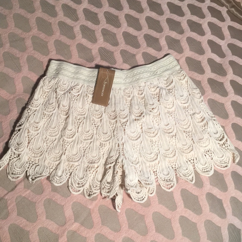 NWT Scallop ivory shorts
